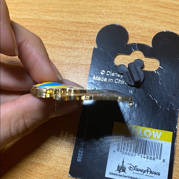 DISNEY PINS - Picture 3 of 6